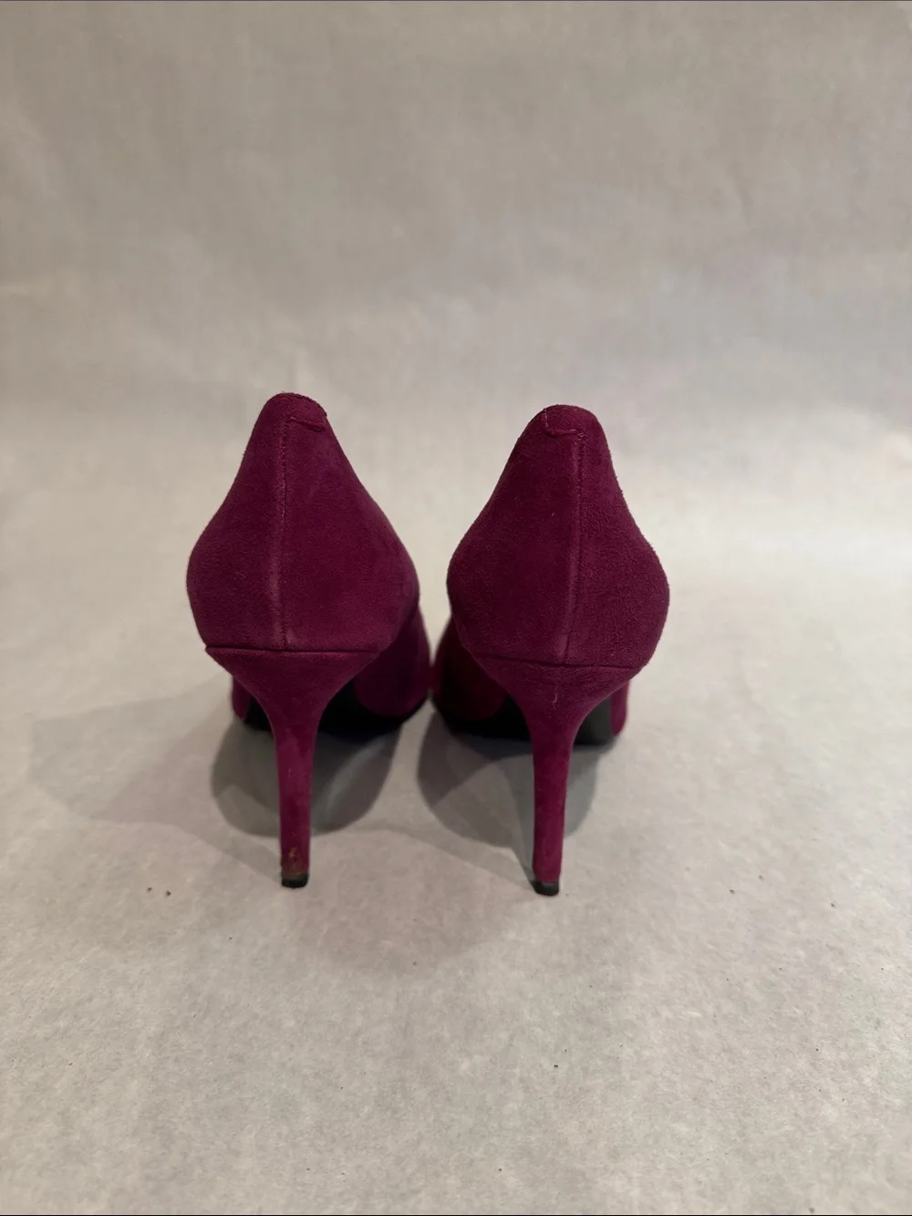 Guess suede pumps